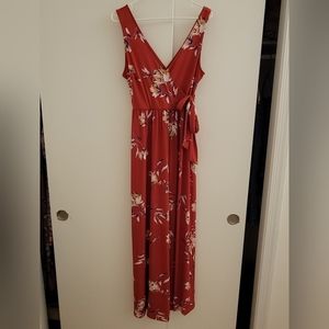 Kaileigh Red floral maxi dress Size Medium